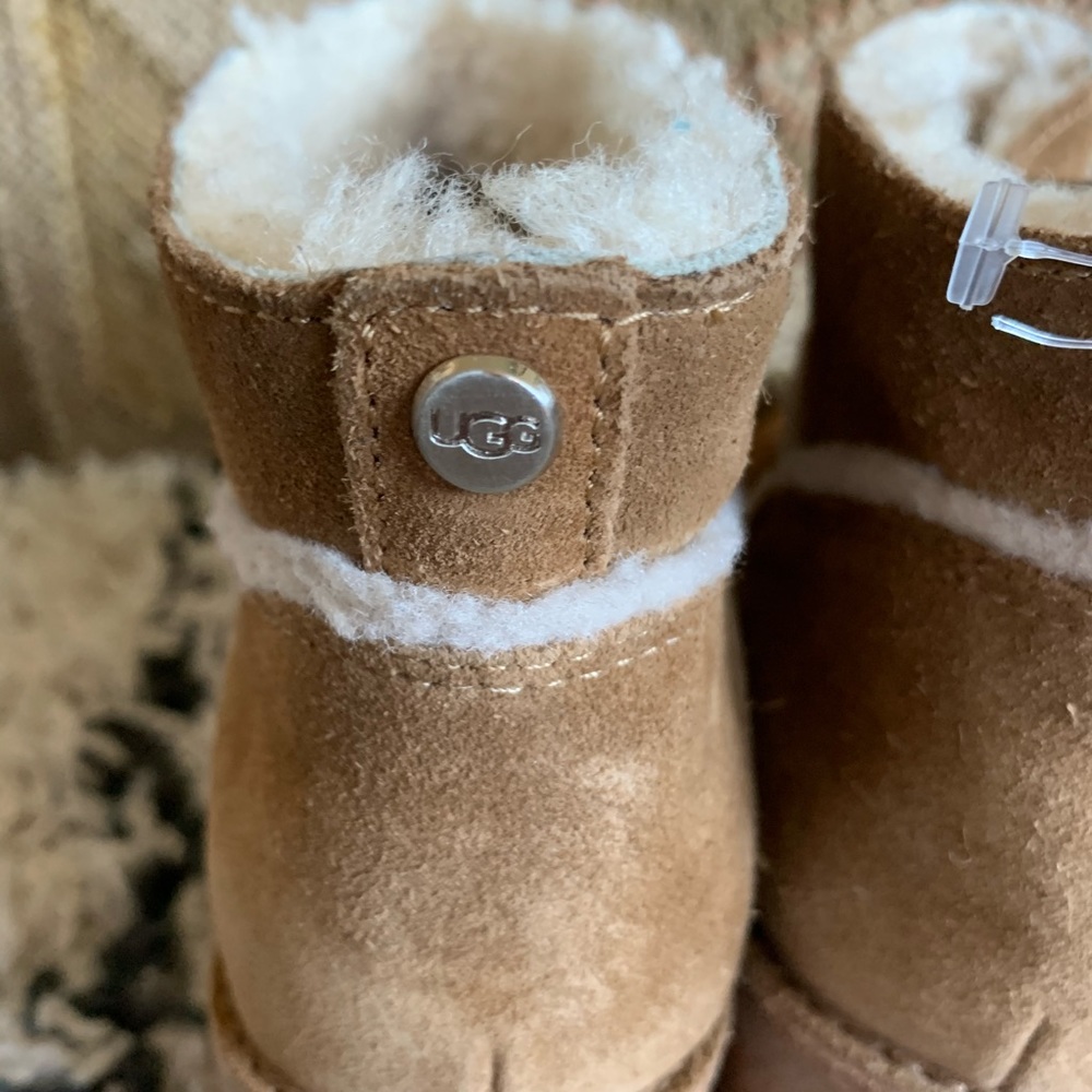 Euc Uggs - image 7